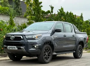 Photo - Toyota Hilux 2024 Gris