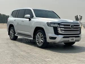 Photo - Toyota Land Cruiser 2022 Blanc cassé