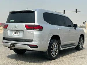 Toyota Land Cruiser 2022 Blanc cassé