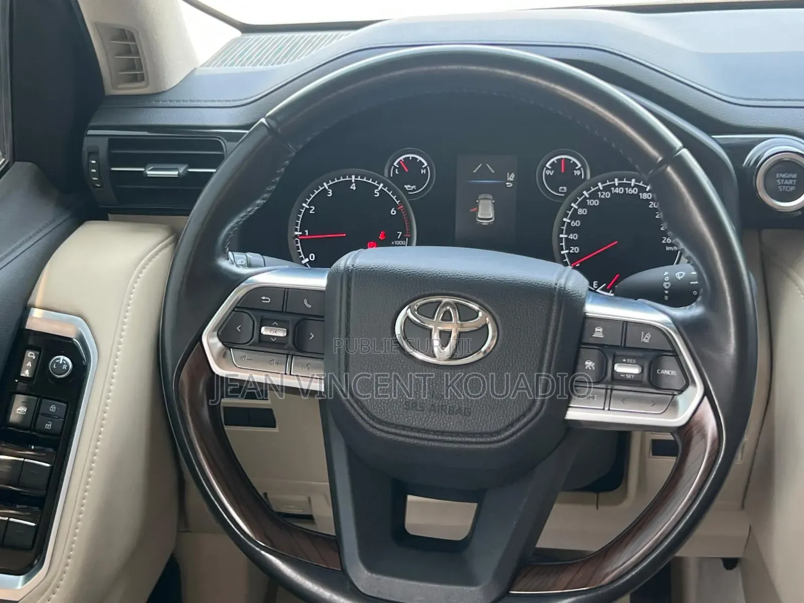 Toyota Land Cruiser 2022 Blanc cassé