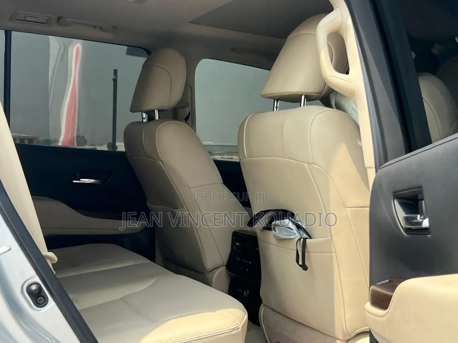 Toyota Land Cruiser 2022 Blanc cassé