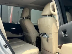 Toyota Land Cruiser 2022 Blanc cassé