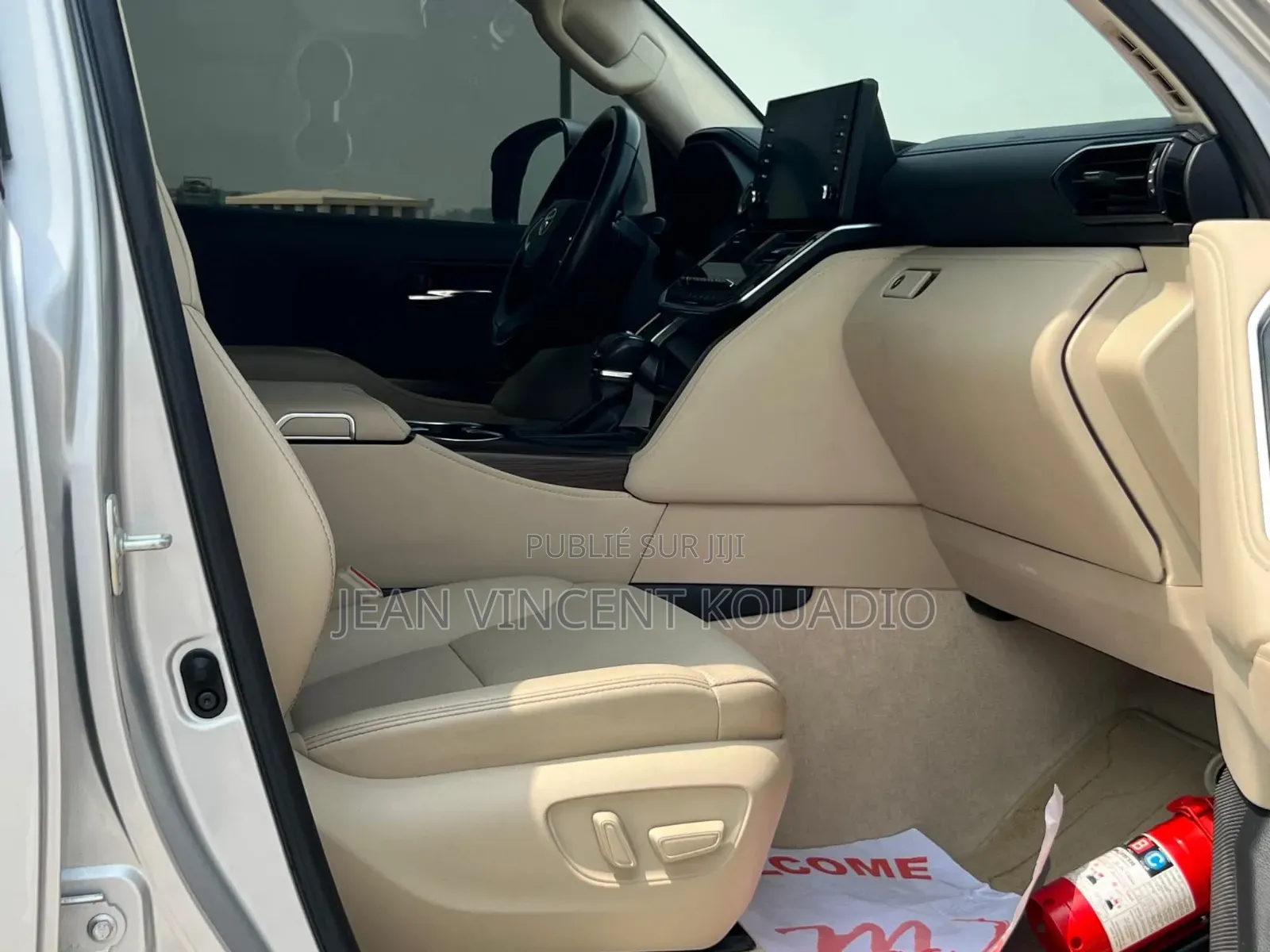 Toyota Land Cruiser 2022 Blanc cassé