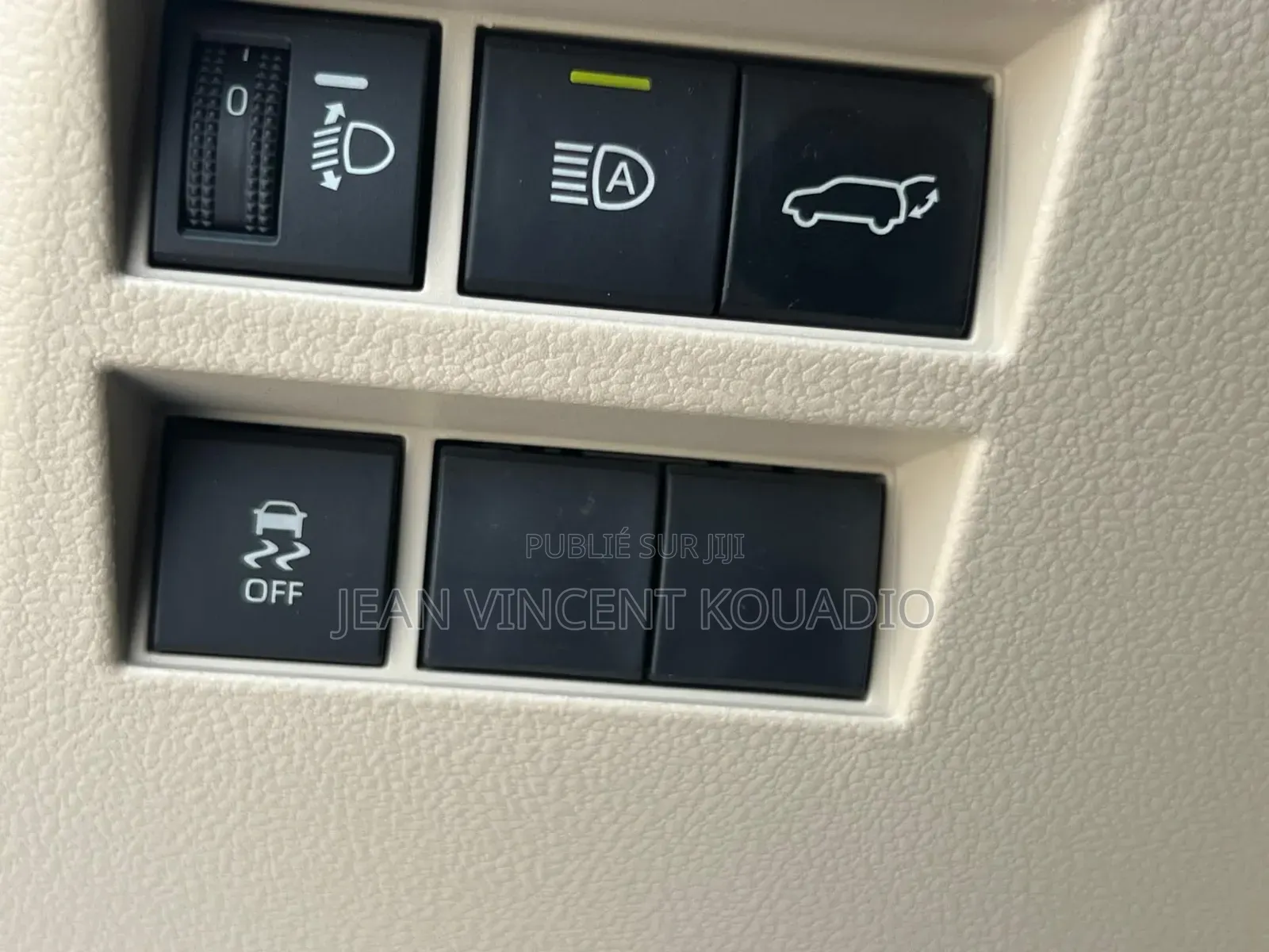 Toyota Land Cruiser 2022 Blanc cassé