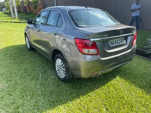 Photo - Suzuki Dzire 2024 Gris