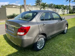 Suzuki Dzire 2024 Gris