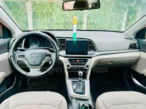 Hyundai Elantra 2018 Rouge