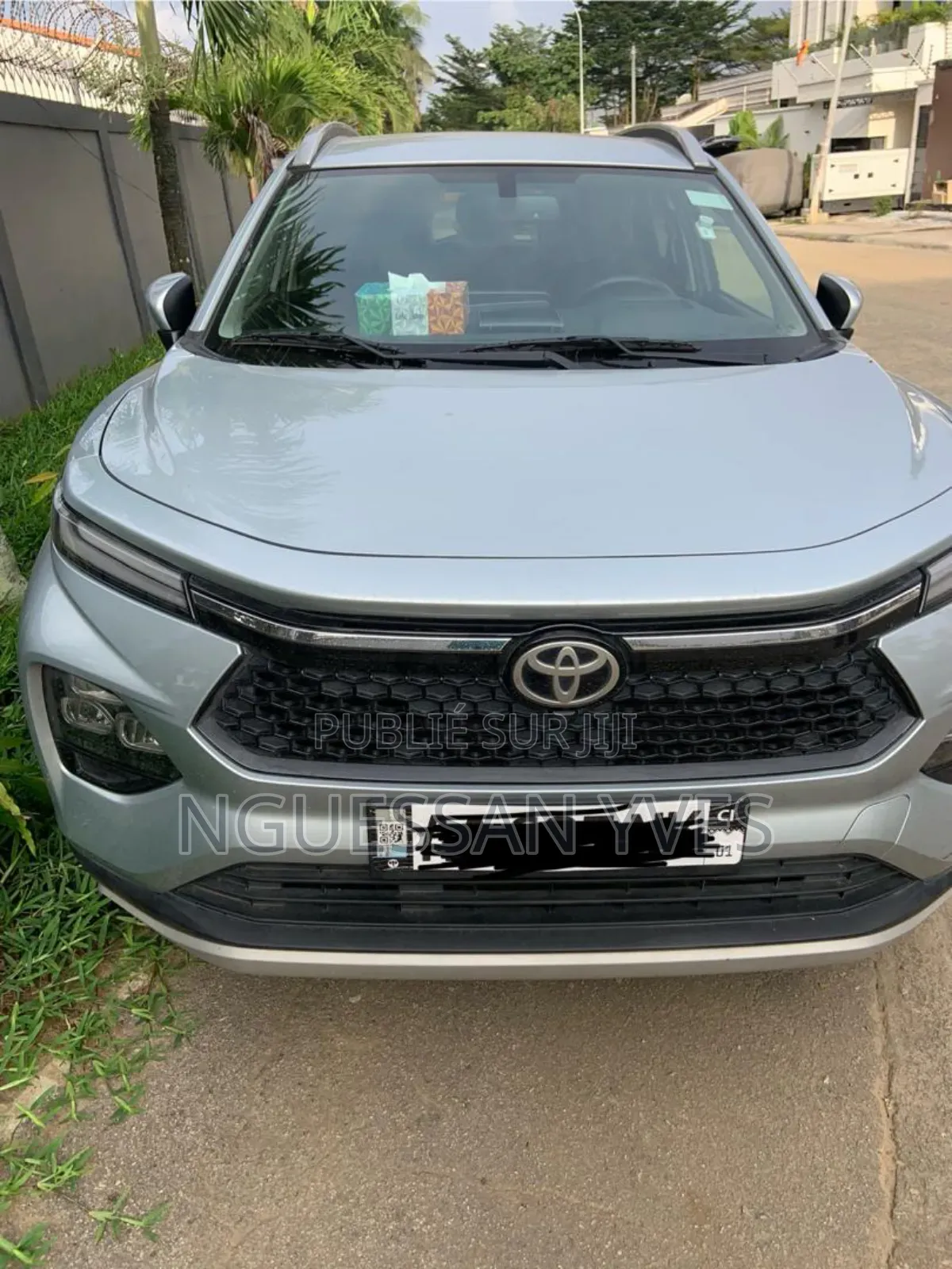 Toyota Starlet 2024 Gris