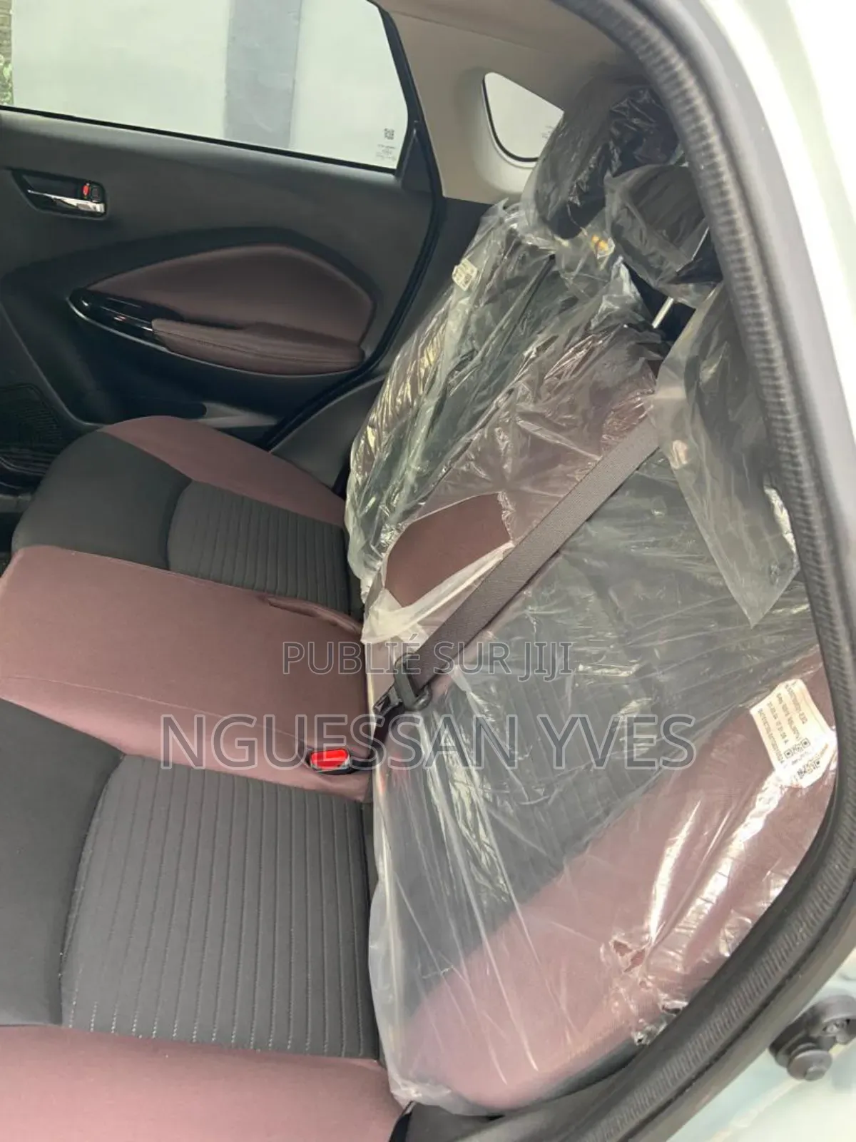 Toyota Starlet 2024 Gris