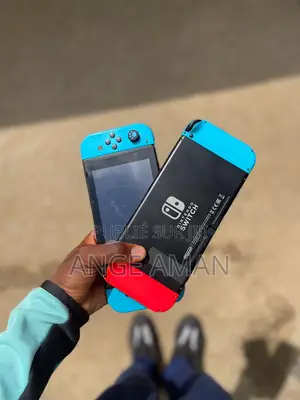 Photo - Nintendo Switch Craquée Avec 15 Jeux