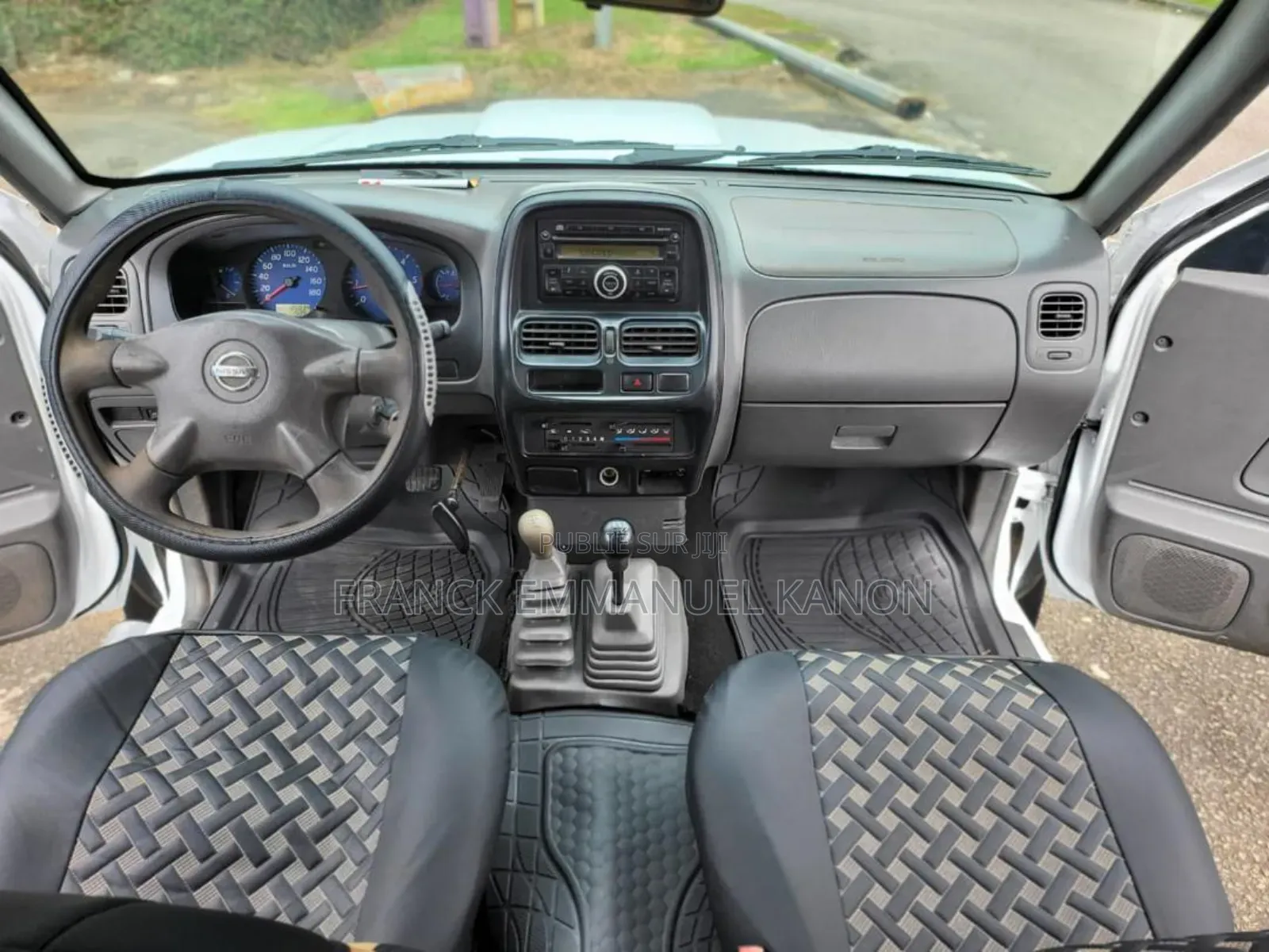 Nissan Hardbody 2015 Blanc