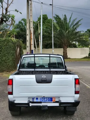 Nissan Hardbody 2015 Blanc