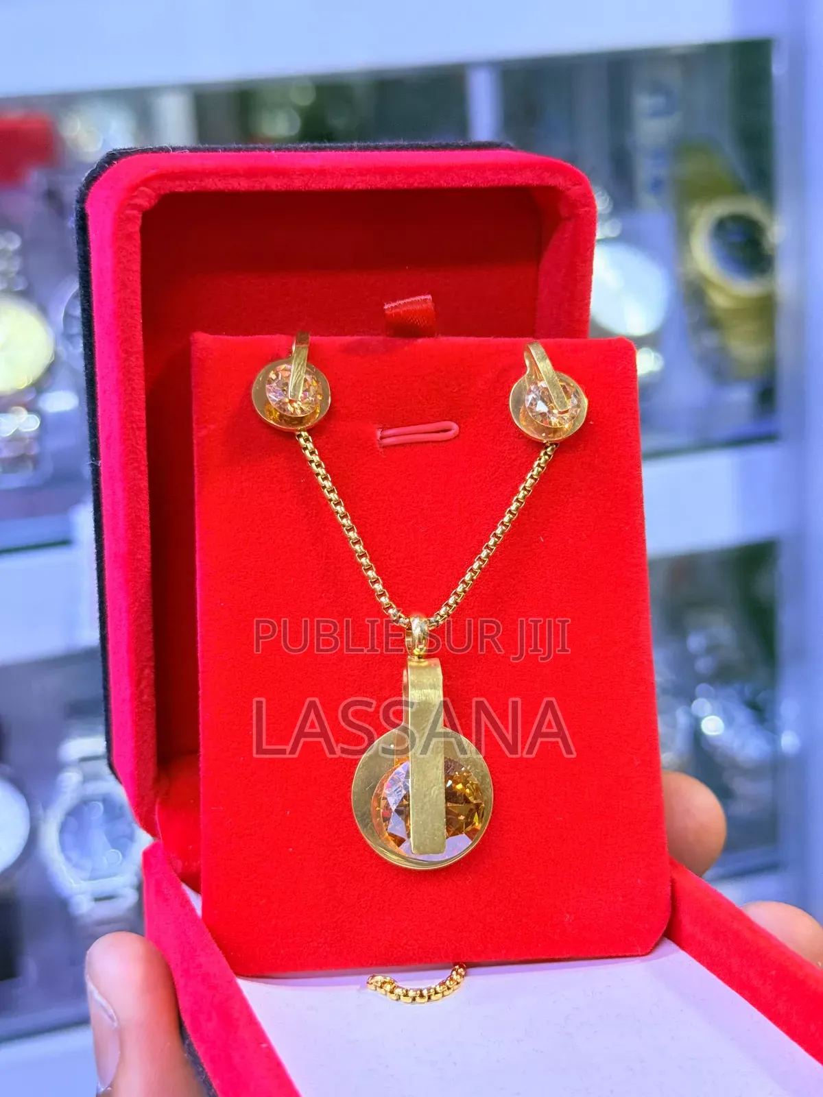 Chaine Et Bouc a Oreille