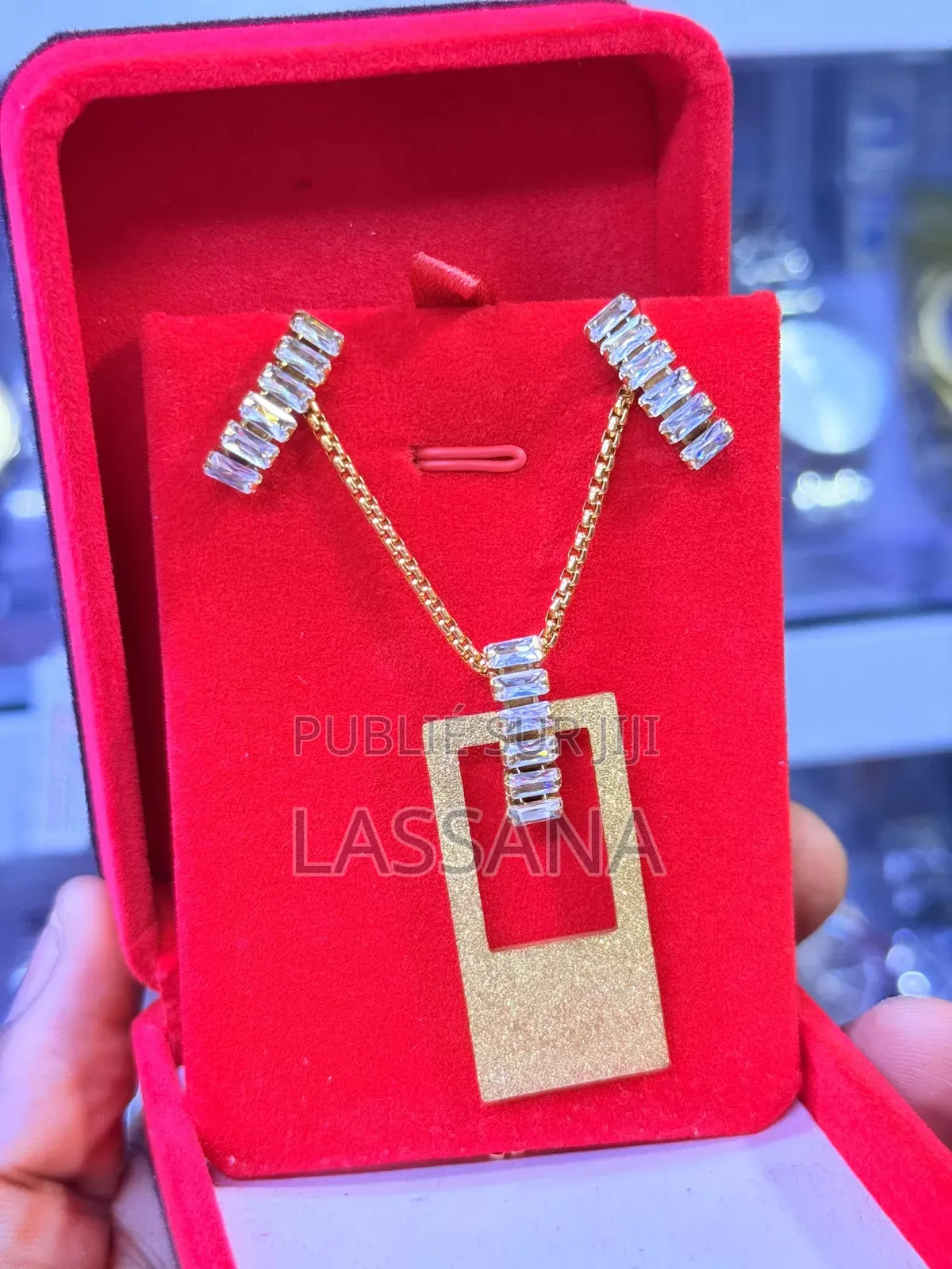 Chaine Et Bouc a Oreille