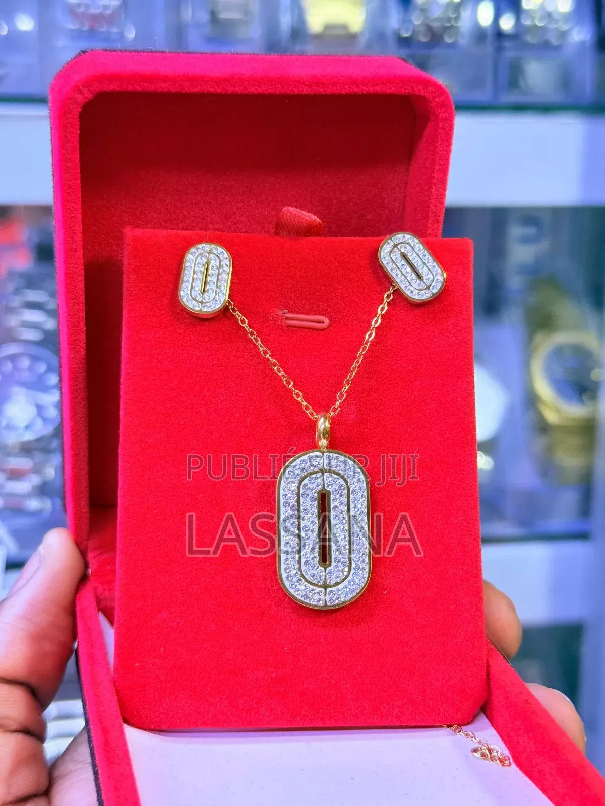 Chaine Et Bouc a Oreille