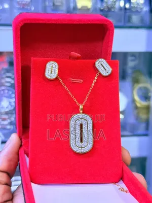 Chaine Et Bouc a Oreille