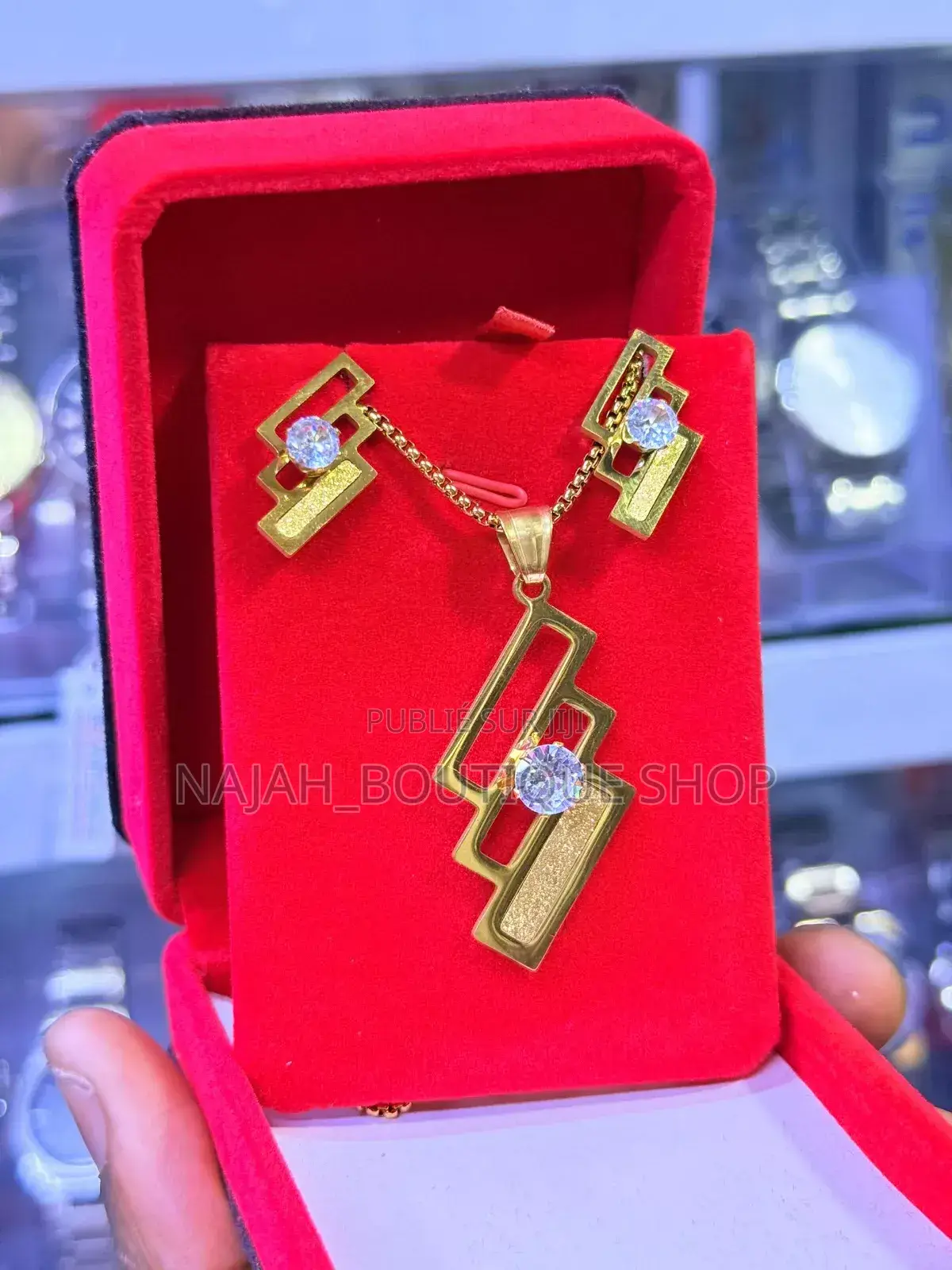 Chaine Et Bouc a Oreille