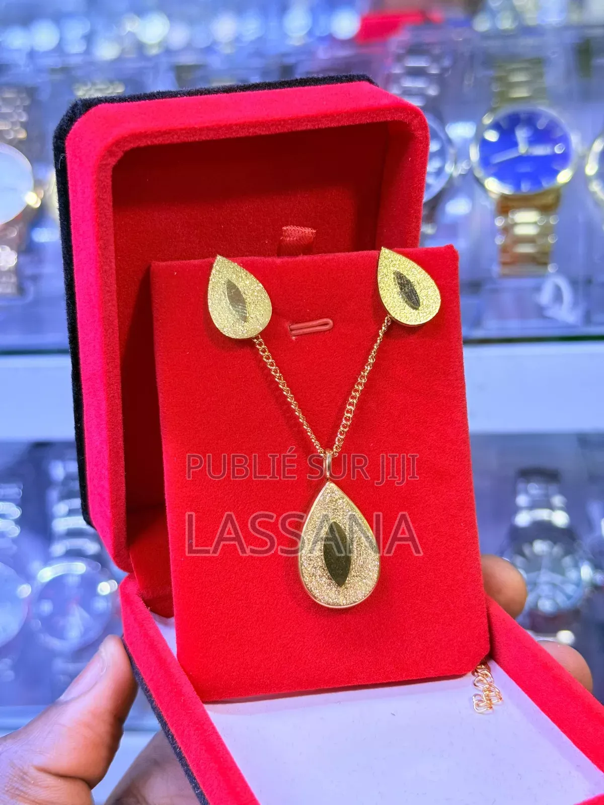 Chaine Et Bouc a Oreille