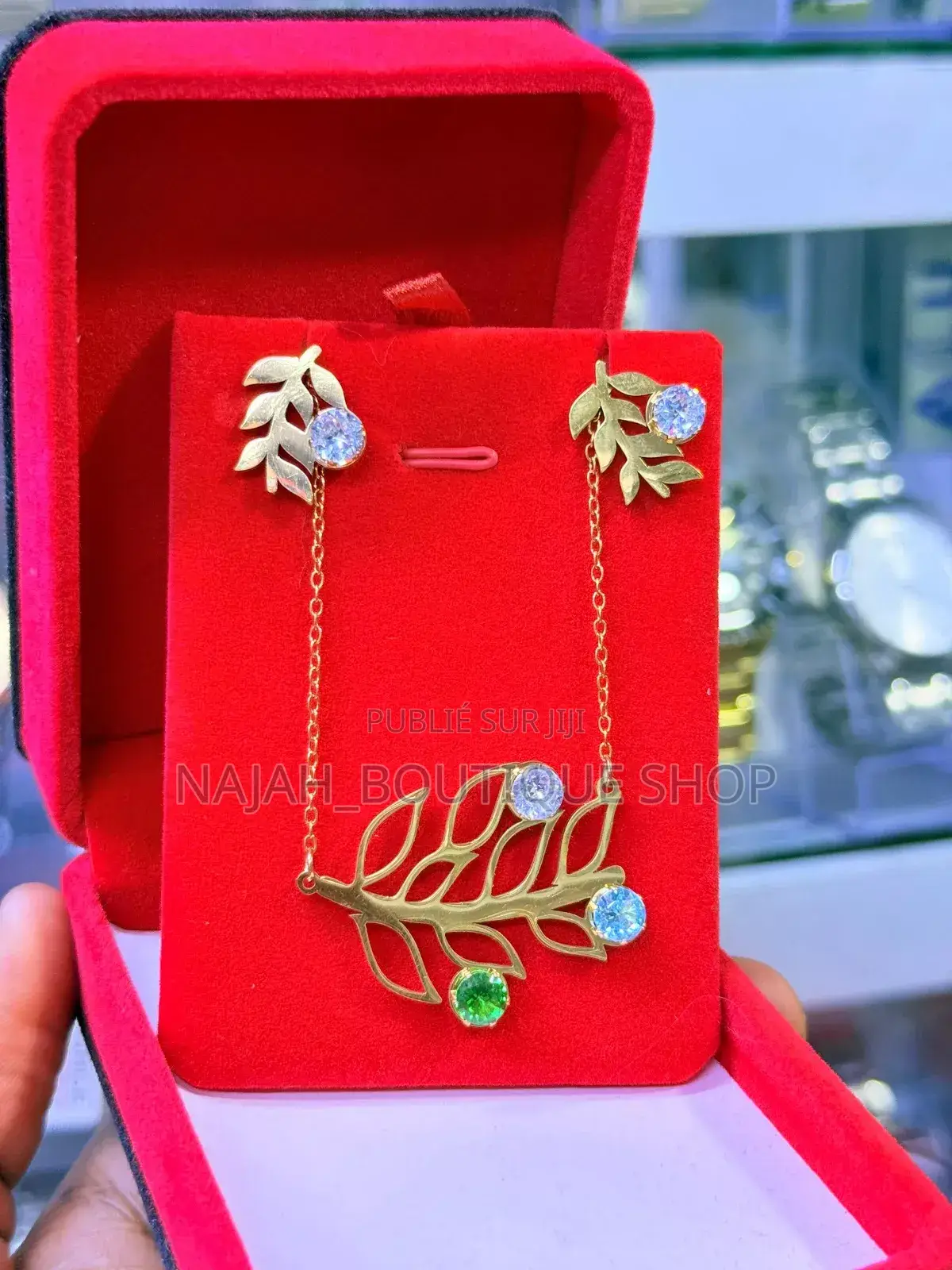 Chaine Et Bouc a Oreille