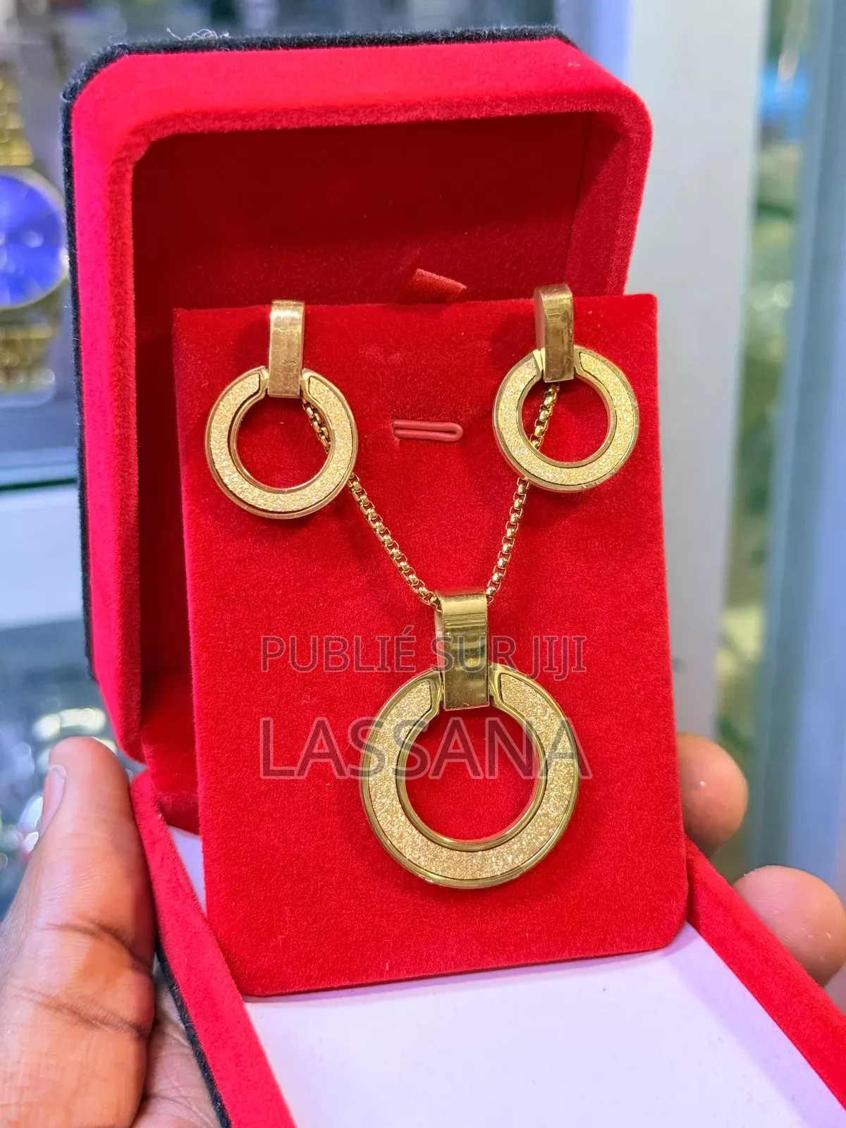 Chaine Et Bouc a Oreille