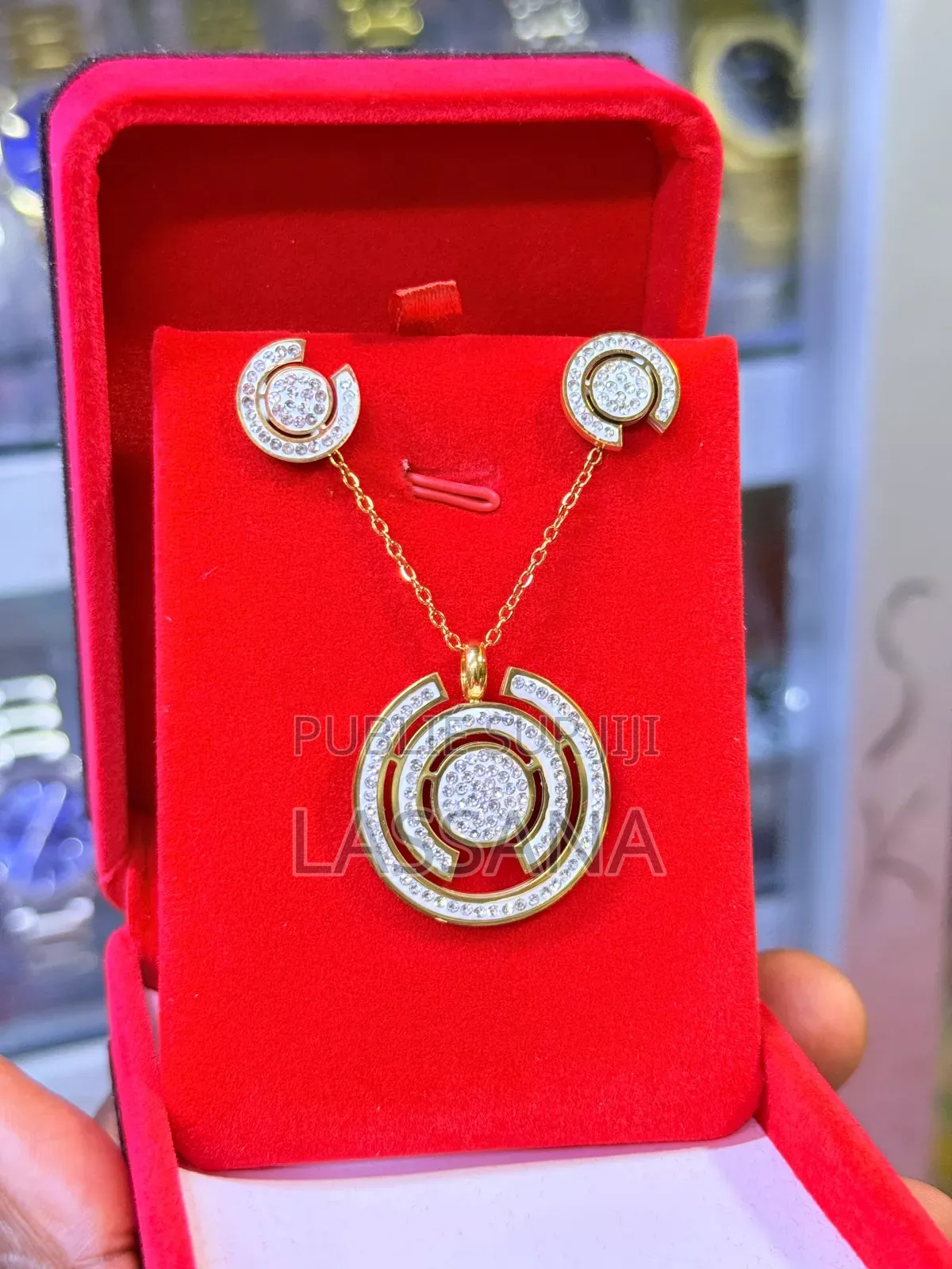 Chaine Et Bouc a Oreille