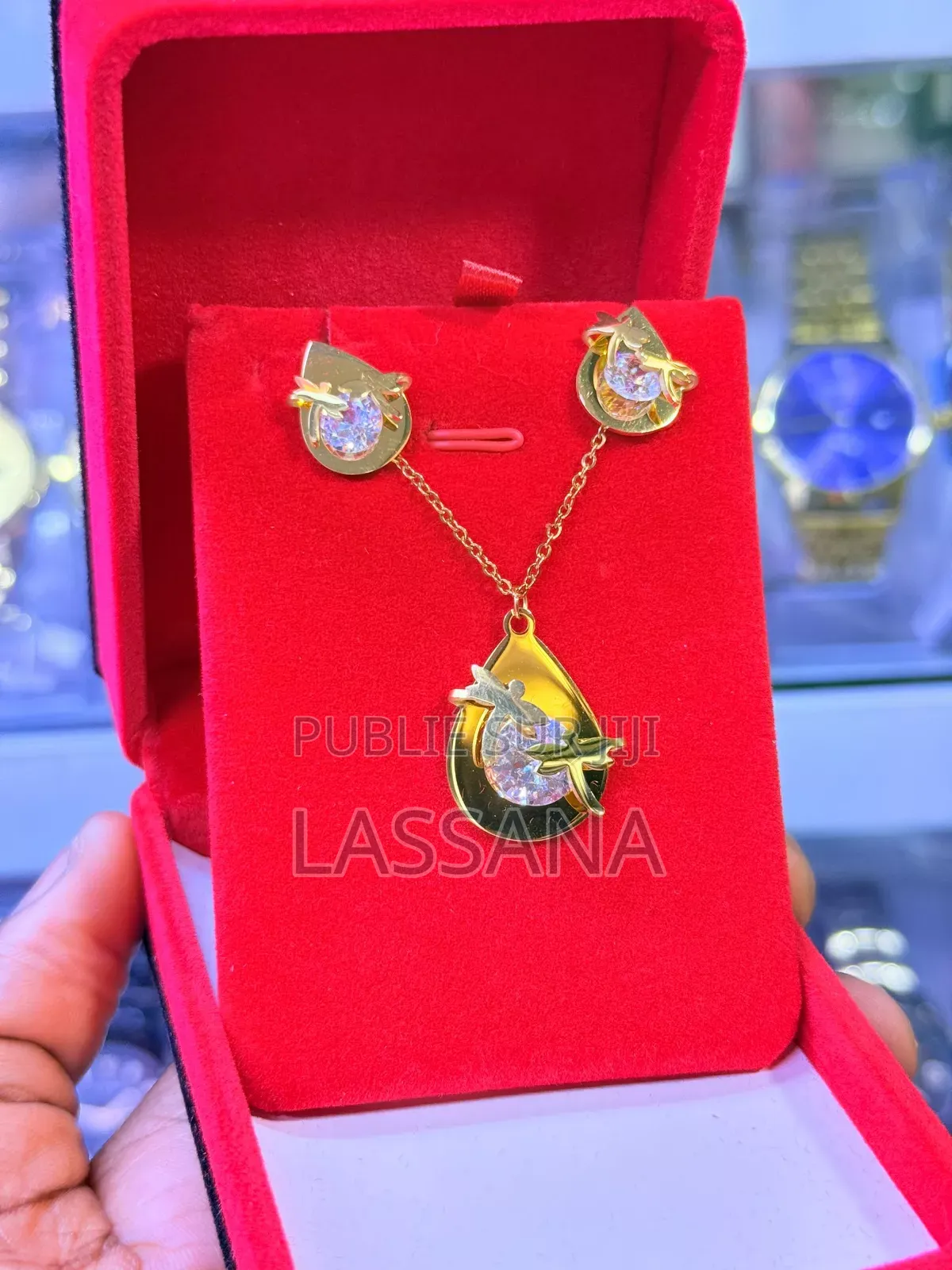 Chaine Et Bouc a Oreille