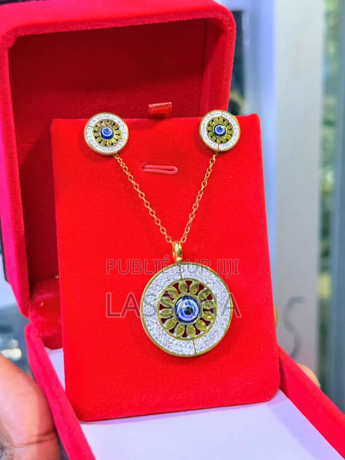 Chaine Et Bouc a Oreille