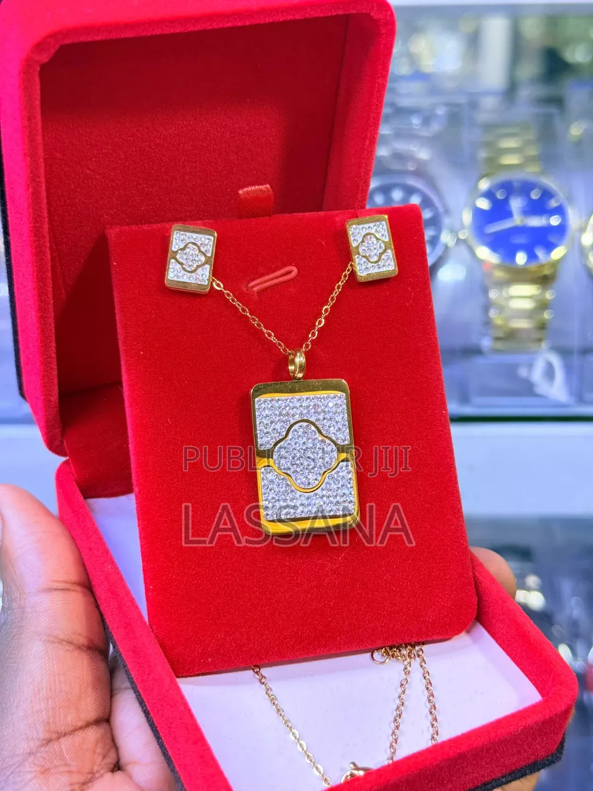 Chaine Et Bouc a Oreille