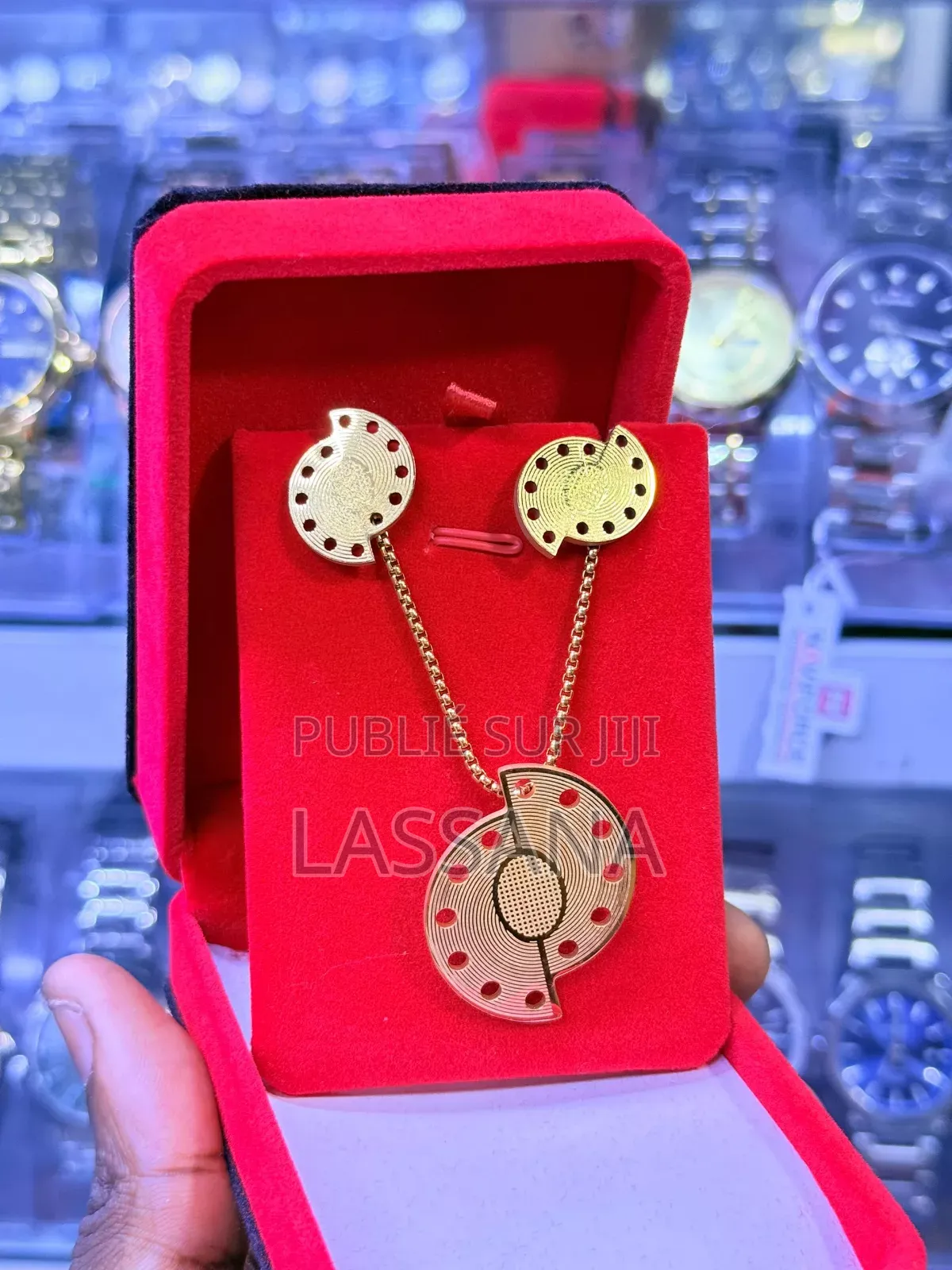 Chaine Et Bouc a Oreille