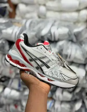 Photo - Running Asics Gel-Kayano