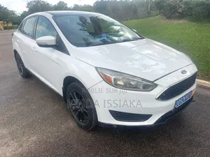 Ford Focus S Sedan FWD (2.0L 4cyl 5M) 2016 Blanc cassé