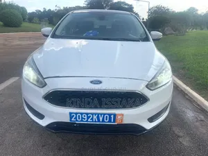 Ford Focus S Sedan FWD (2.0L 4cyl 5M) 2016 Blanc cassé