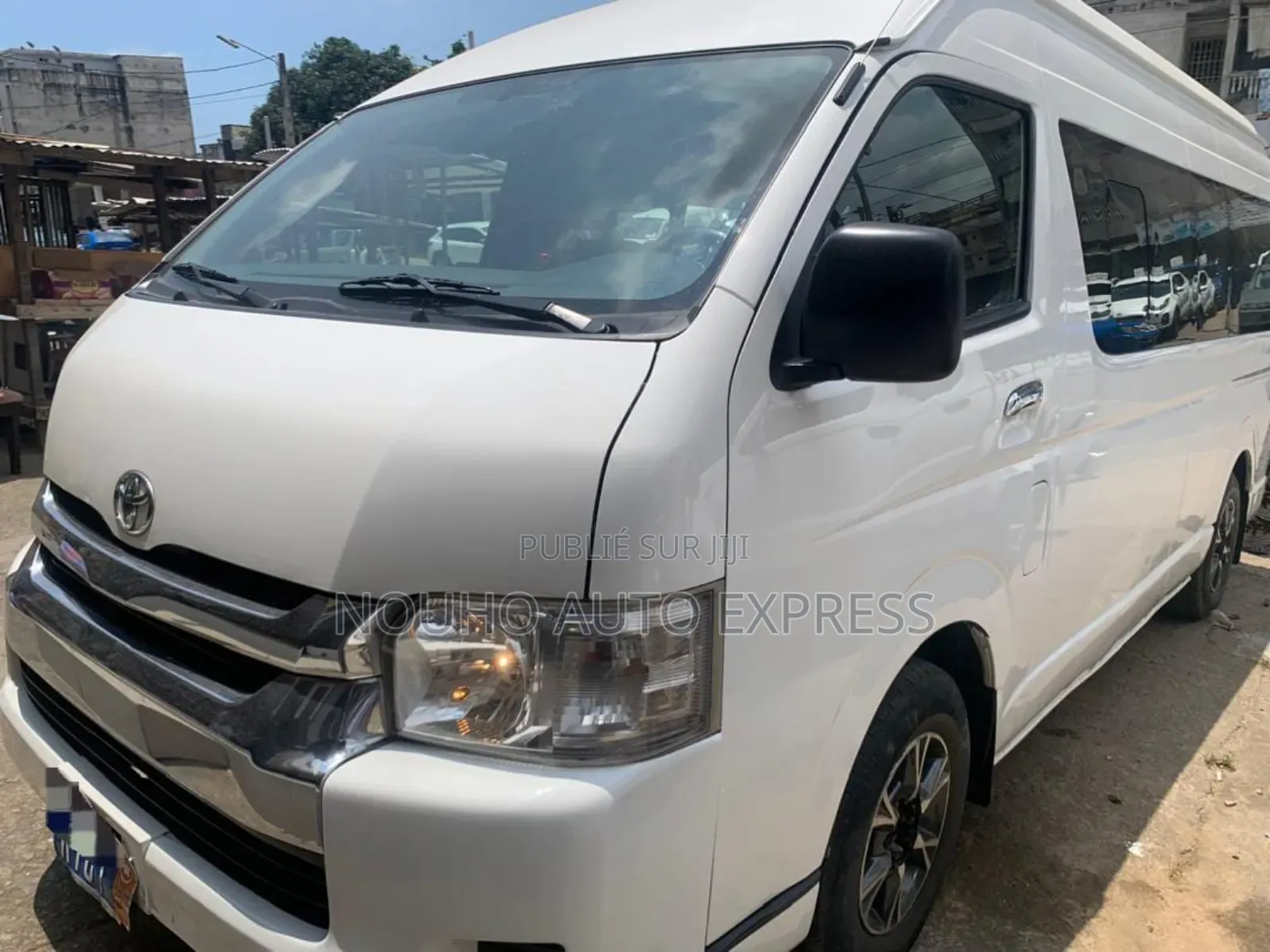 Toyota HiAce 2023 Blanc