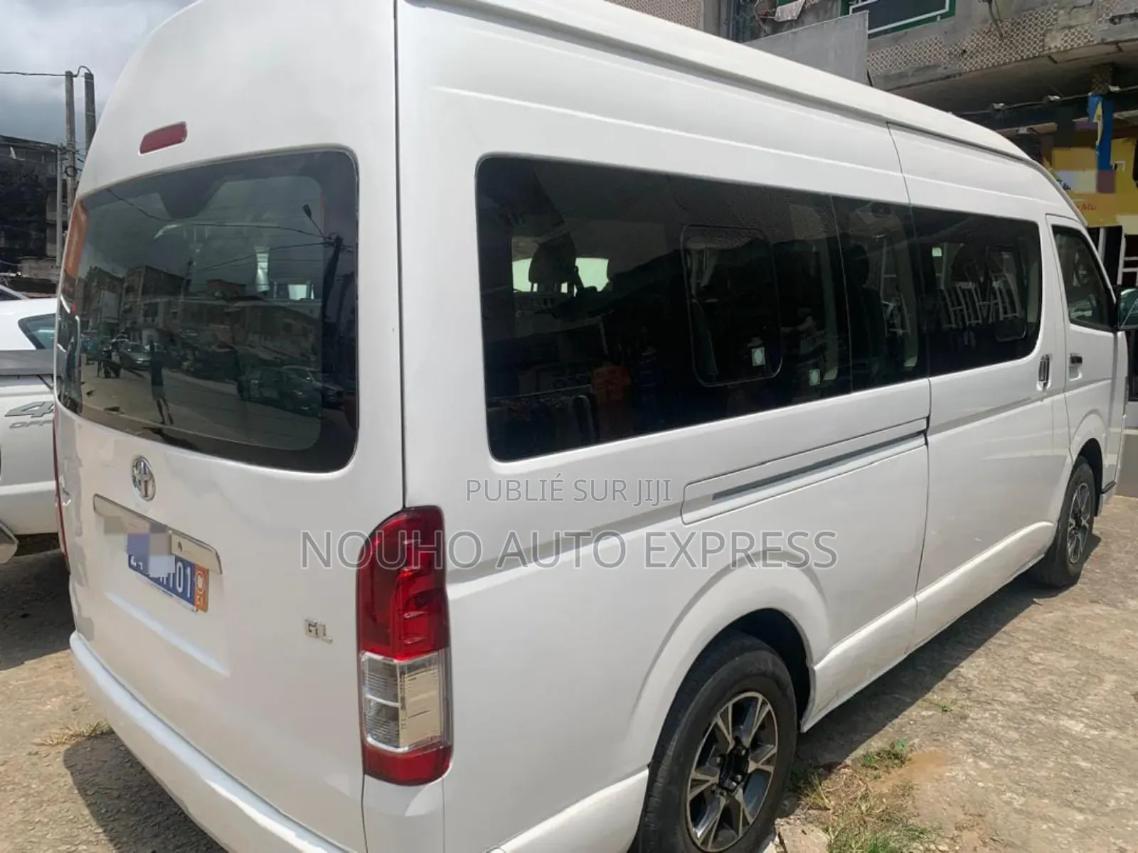 Toyota HiAce 2023 Blanc