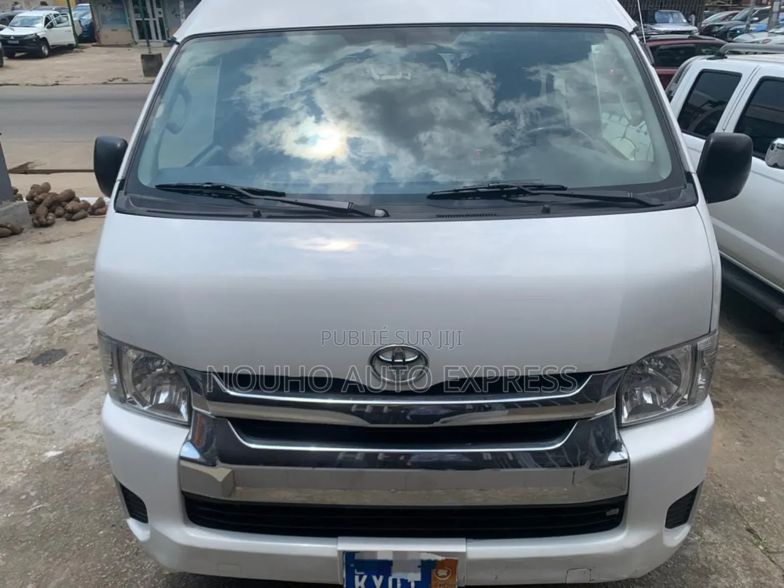 Toyota HiAce 2023 Blanc