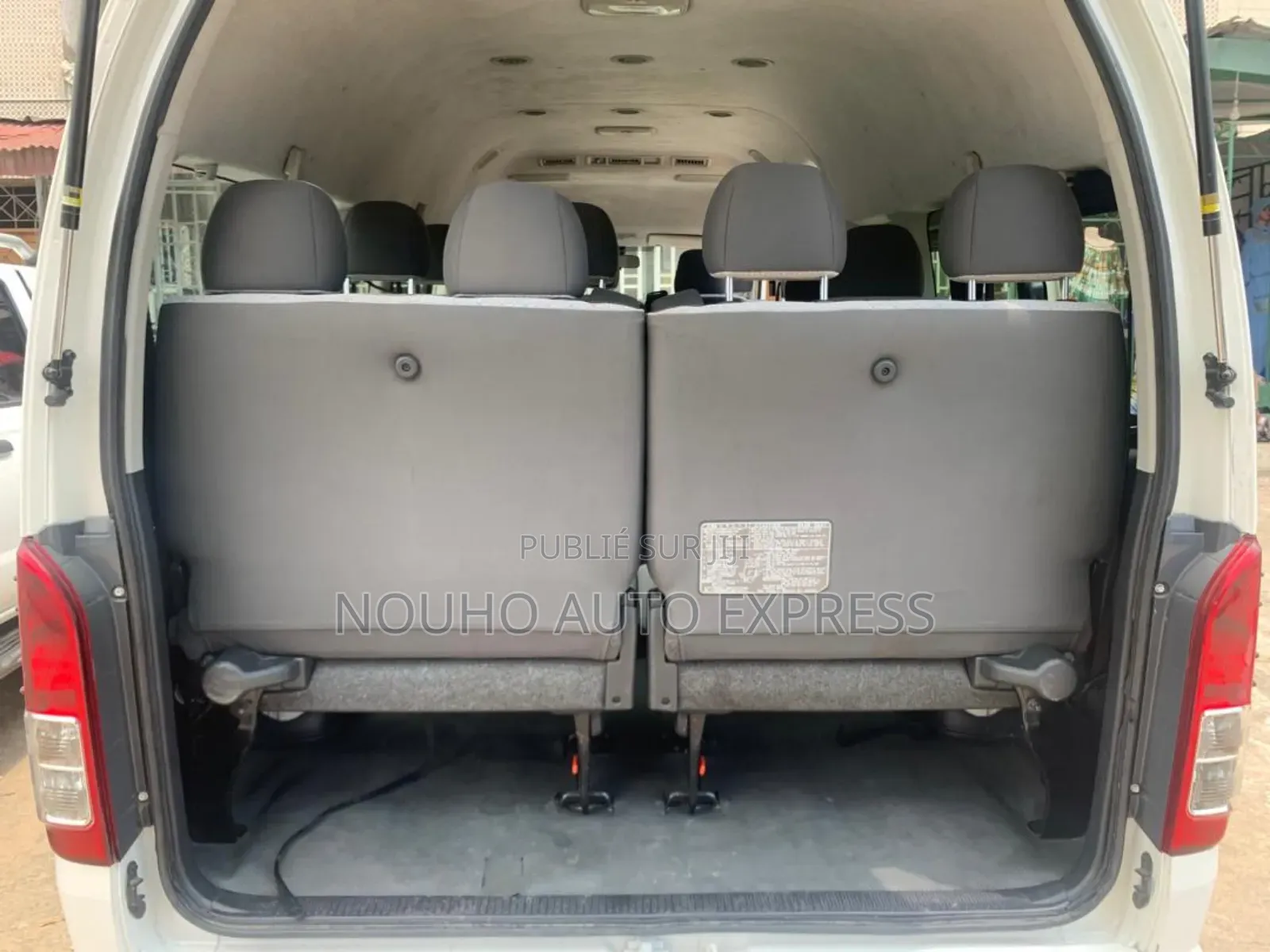 Toyota HiAce 2023 Blanc