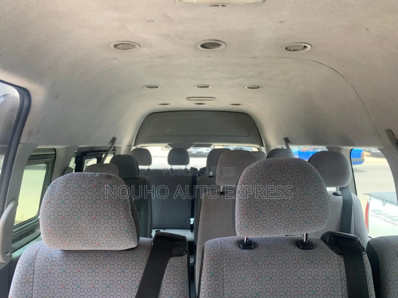 Toyota HiAce 2023 Blanc