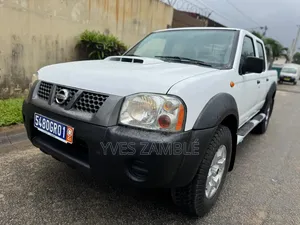 Nissan Hardbody 2015 Blanc