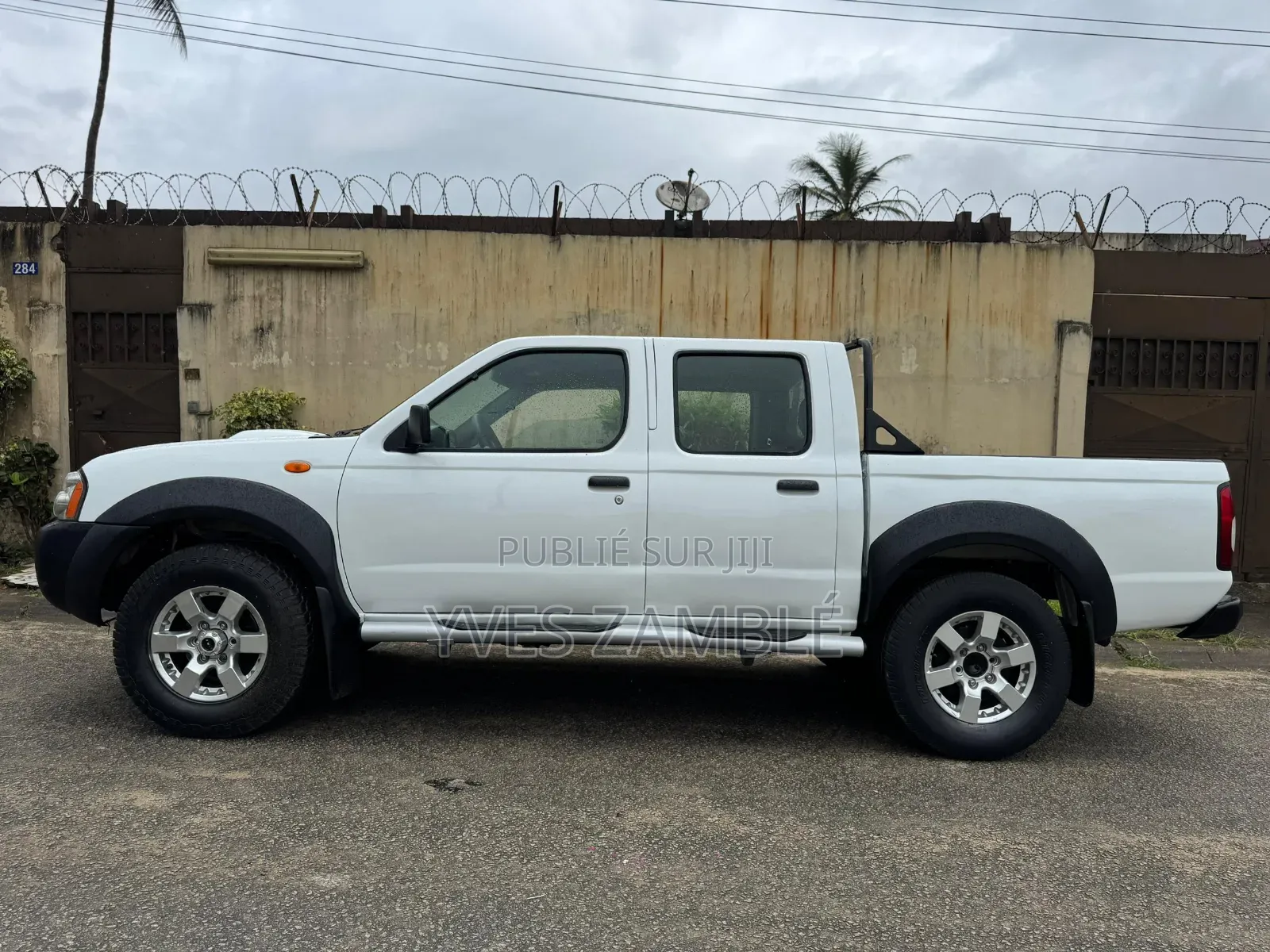 Nissan Hardbody 2015 Blanc