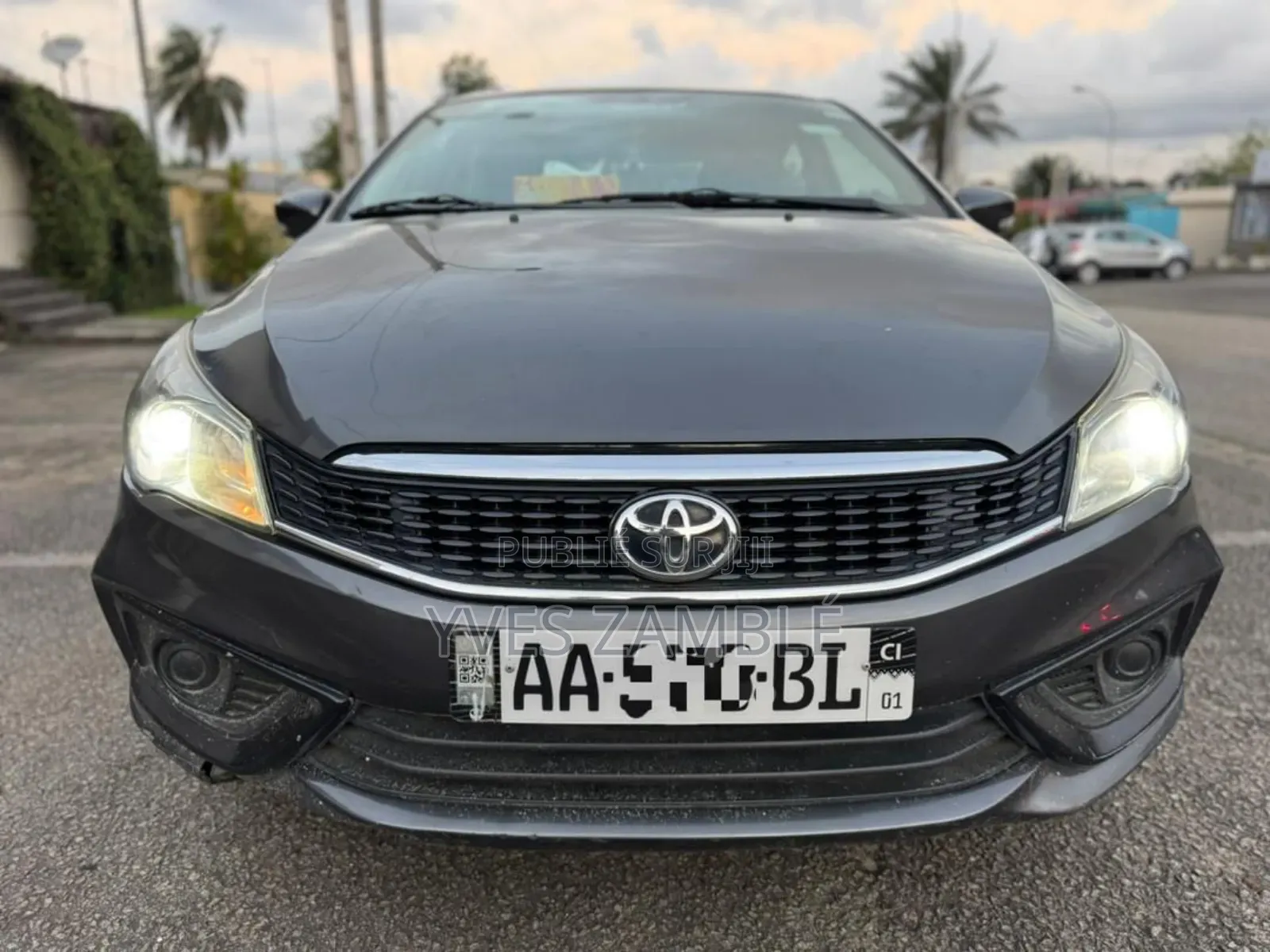 Toyota Belta 2024 Gris