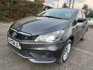 Toyota Belta 2024 Gris