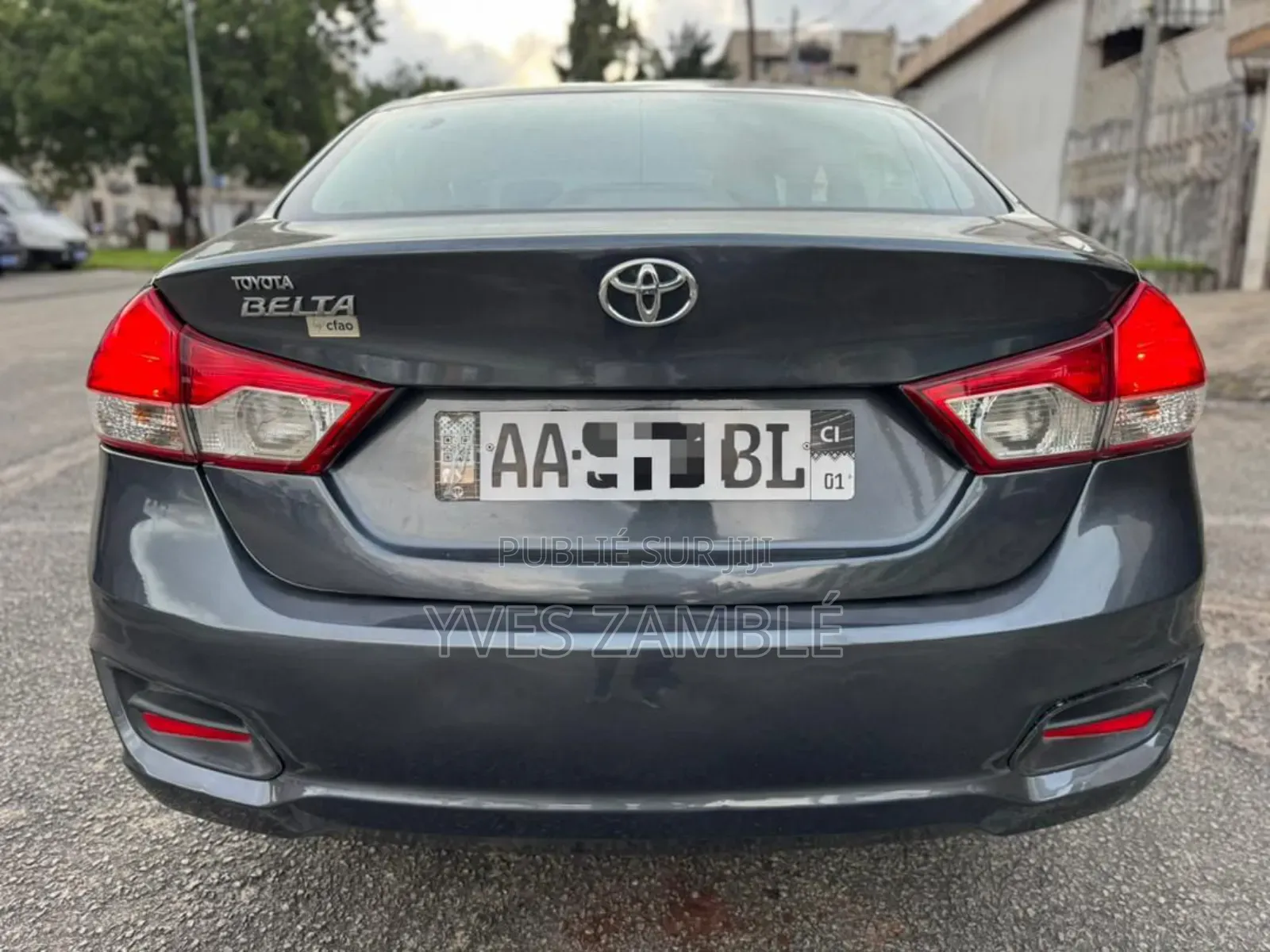 Toyota Belta 2024 Gris