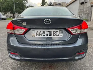 Toyota Belta 2024 Gris