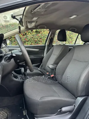 Toyota Belta 2024 Gris