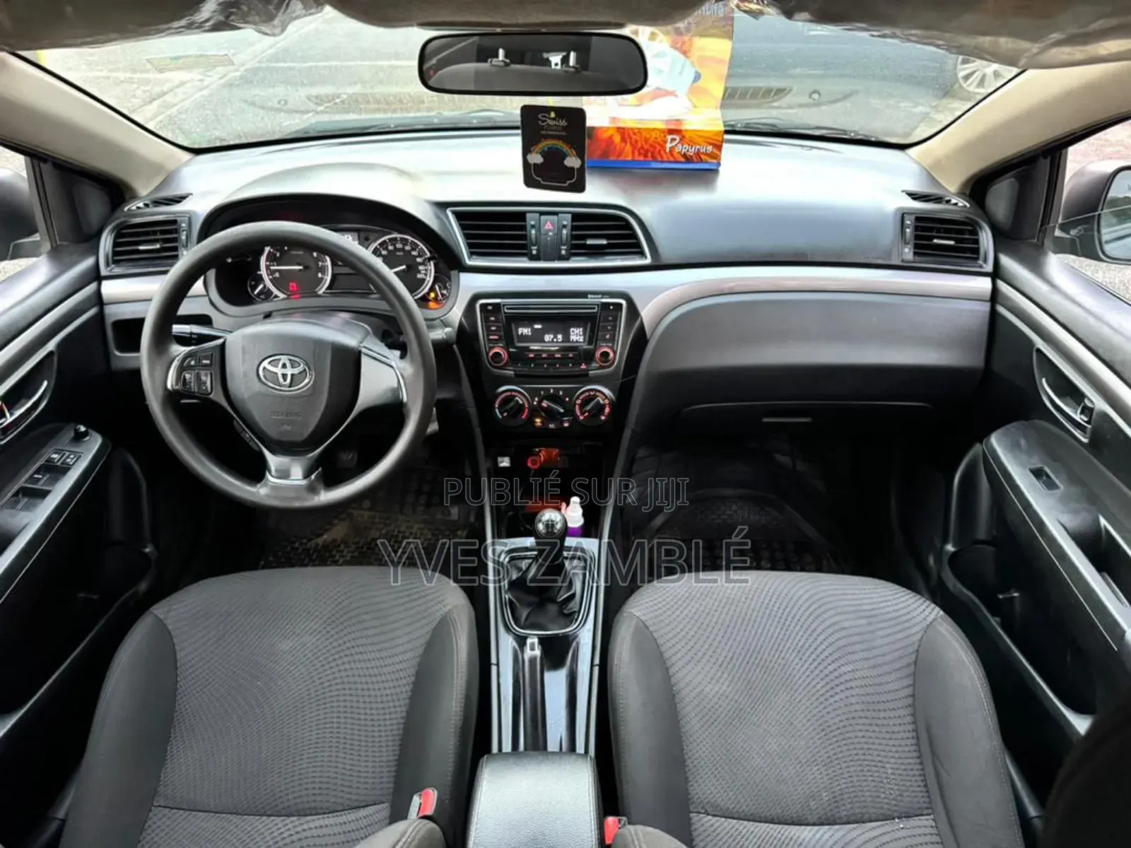 Toyota Belta 2024 Gris