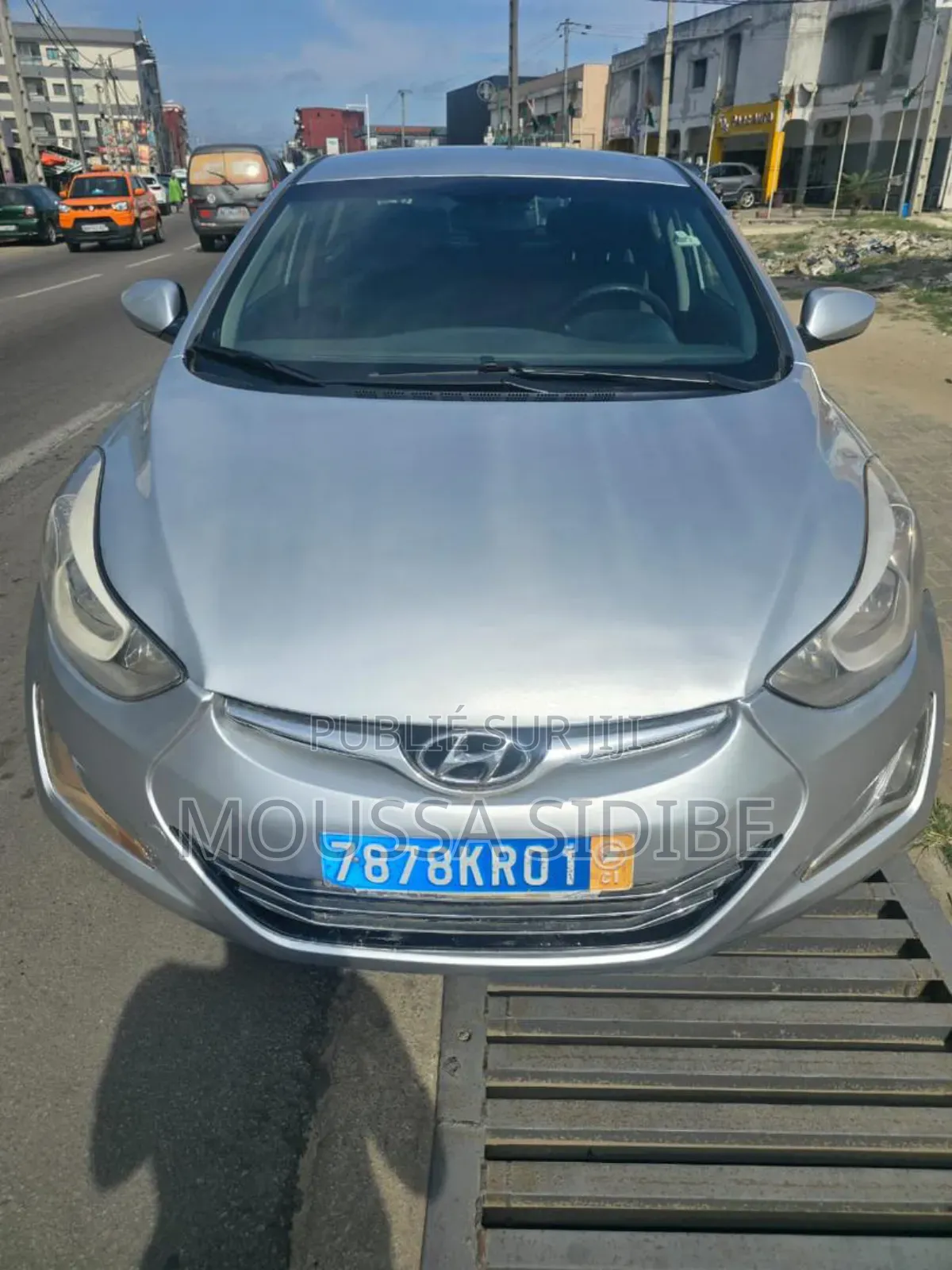 Hyundai Elantra Limited Sedan FWD (1.8L 4cyl 6A) 2016 Gris