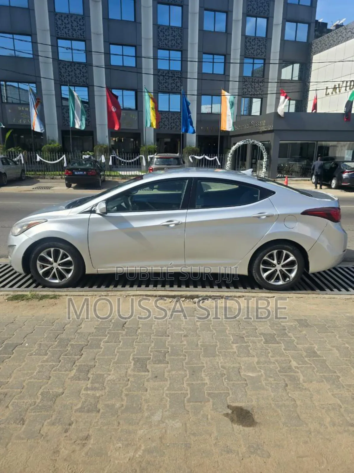 Hyundai Elantra Limited Sedan FWD (1.8L 4cyl 6A) 2016 Gris
