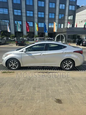 Hyundai Elantra Limited Sedan FWD (1.8L 4cyl 6A) 2016 Gris