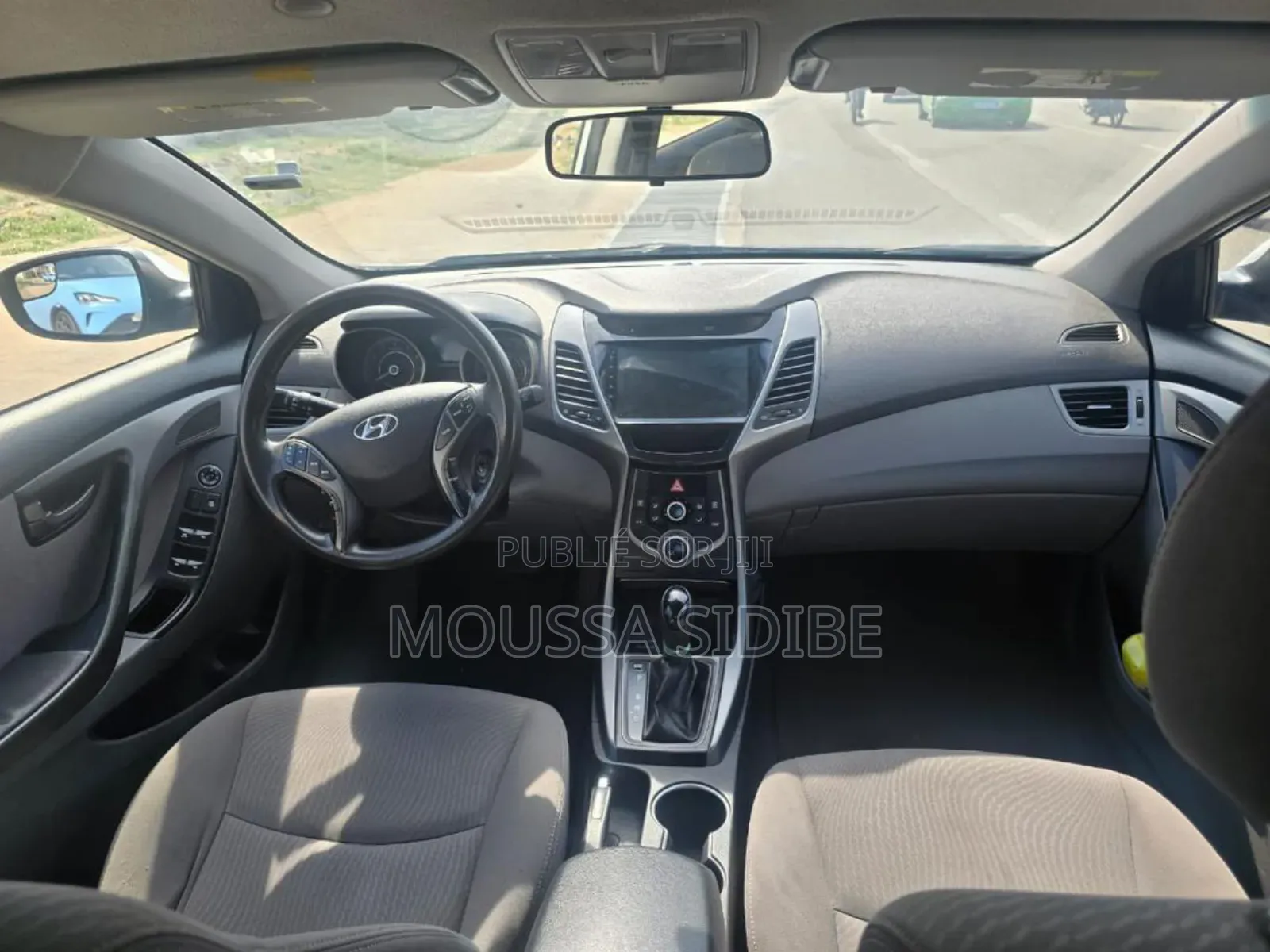 Hyundai Elantra Limited Sedan FWD (1.8L 4cyl 6A) 2016 Gris