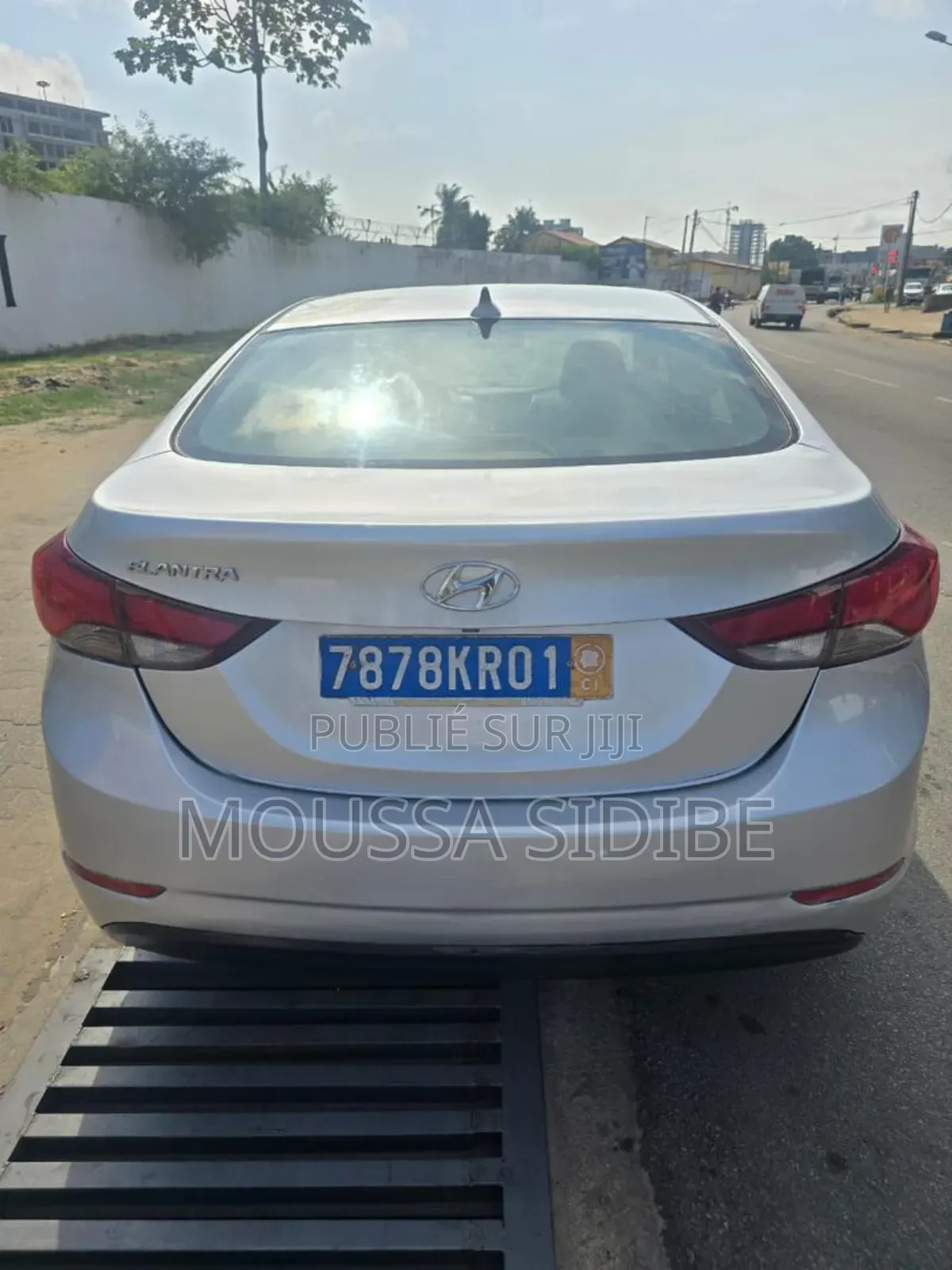 Hyundai Elantra Limited Sedan FWD (1.8L 4cyl 6A) 2016 Gris